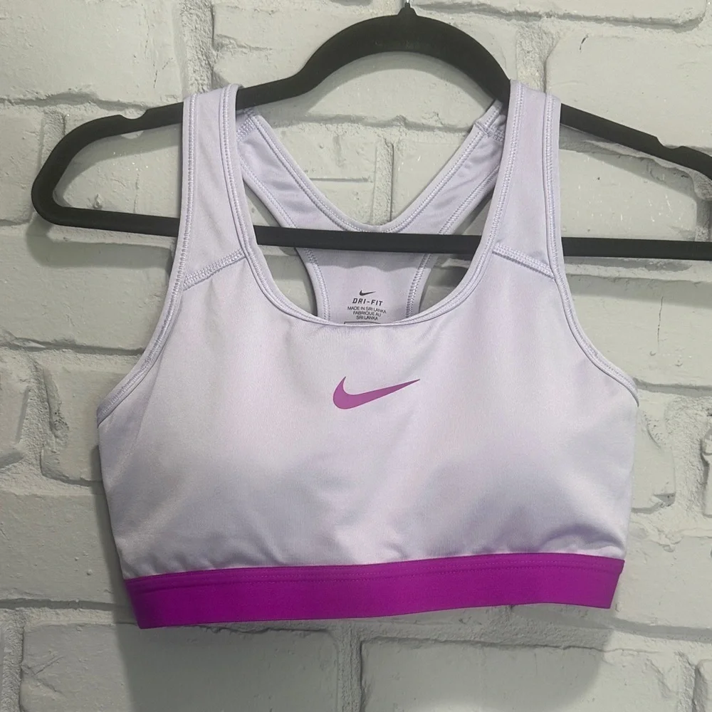 NWOT Nike Women's White and Pink Sports Bra size M